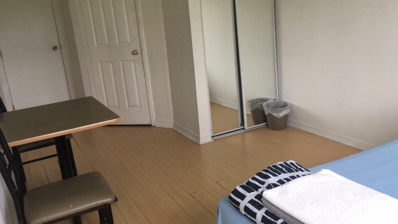 Toronto Airport Travelers Home Екстер'єр фото